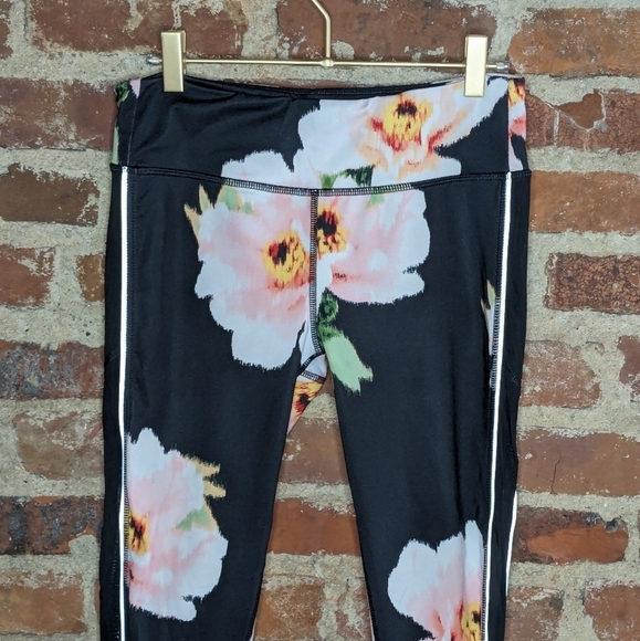 Everlast Medium Black & Floral Leggings w/ Reflective Stripe on Sides - Picture 2 of 6